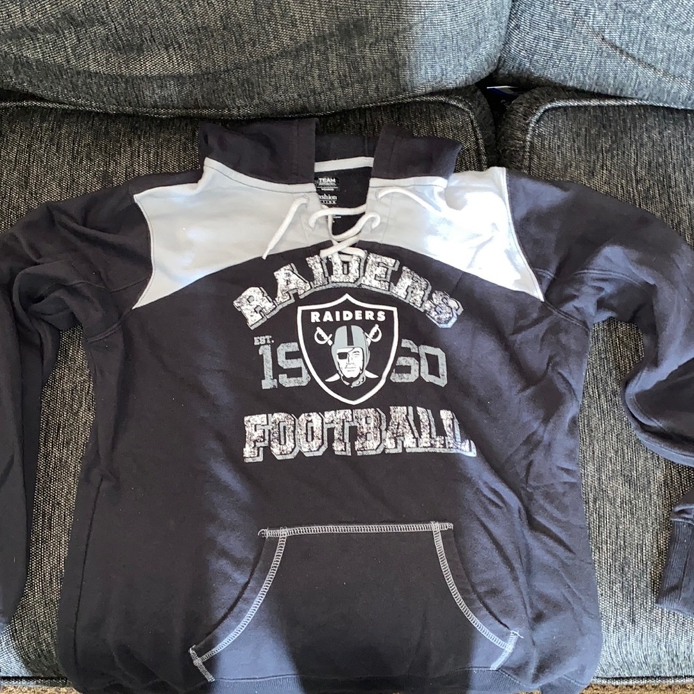 Women’s raiders hoodie. Size large